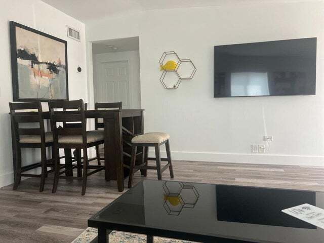 Photo - 161 NE 15th Ter