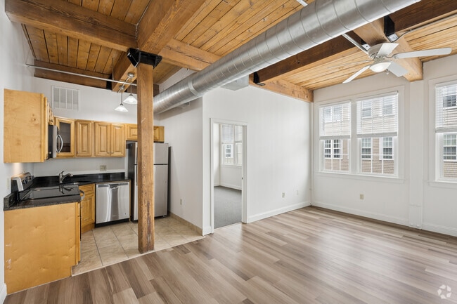 2BR, 2BA - 805SF - Kitchen/ Dining Room