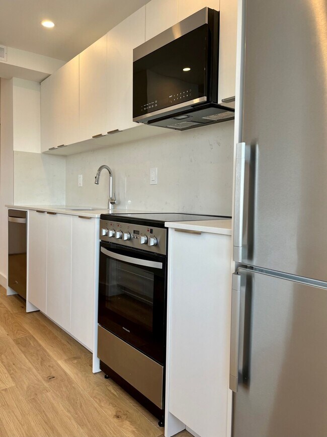 Photo - 99 Tyndall Ave