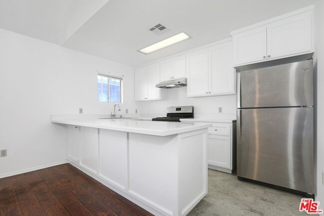 Photo - 1753 N Kenmore Ave