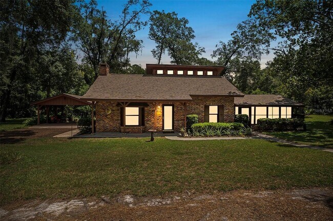 Building Photo - 1517 Manor Way