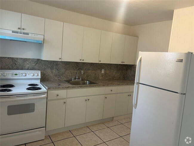 Building Photo - 3639 NW 20th Ct Unit 2 Rental