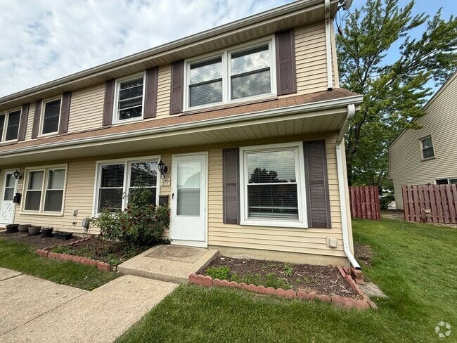 Building Photo - 1779 Queensbury Cir Rental