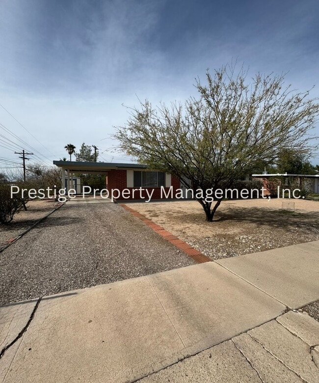 Building Photo - Charming, Centrally Located Brick House!