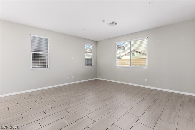 Photo - 204 Rondeau Ave