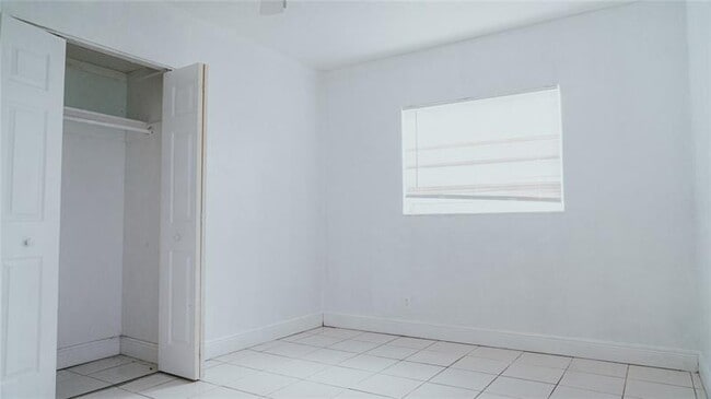 Building Photo - 6320 SW 10th Ct Rental
