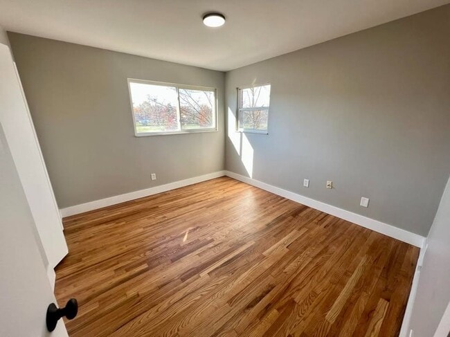 Photo - Charming, updated 2bdrm/1bth with full basement Unidad #10