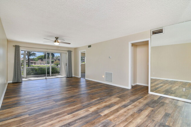 Photo - 1020 Palm View Dr Unit Apt 103