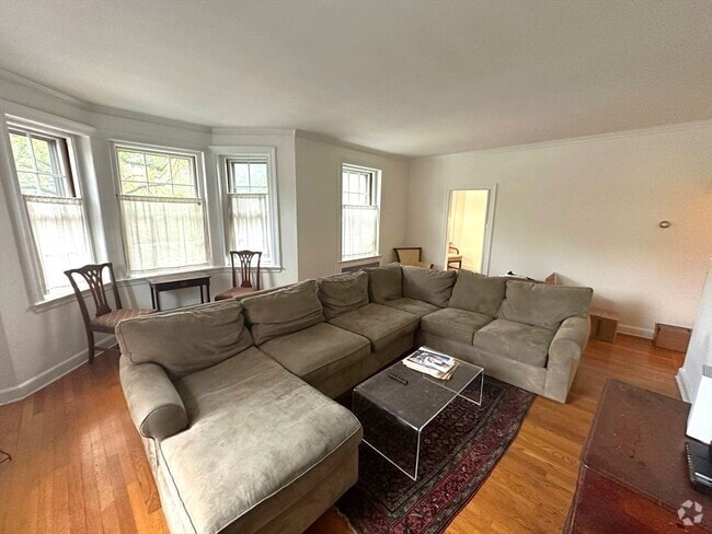 Building Photo - 92 Beacon St Unit 1 Rental