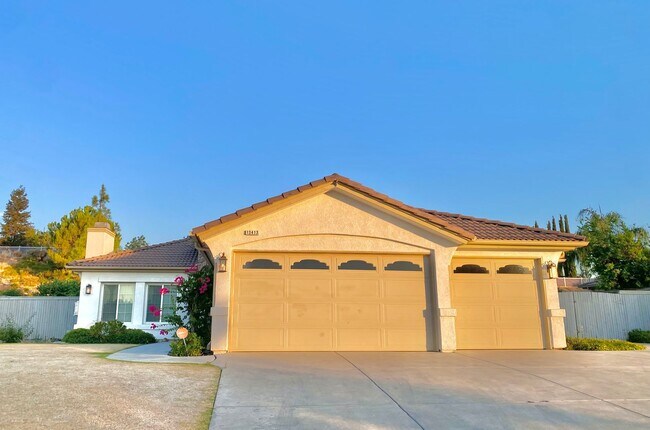 Gorgeous Home Located in City in the Hills - Gorgeous Home Located in City in the Hills