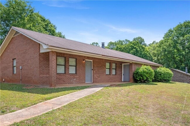 Building Photo - 233 Tanglewood Dr