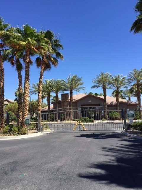 Building Photo - Cozy Condo