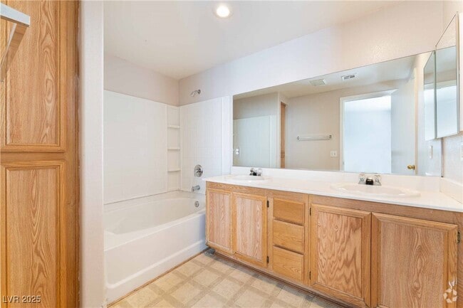Building Photo - 3684 Hidden Beach Ct Rental