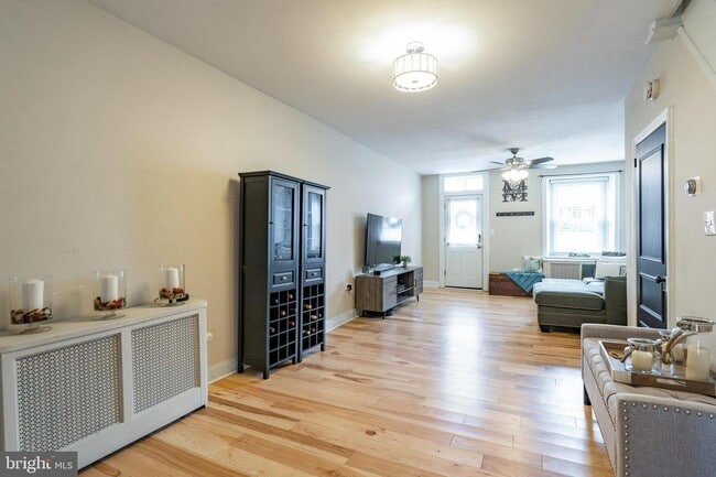 Photo - 225 W 6th Ave