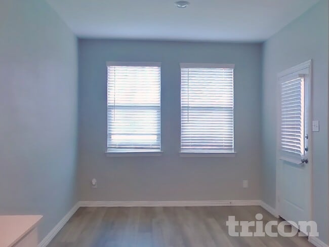 Photo - 235 Jenkinson Dr