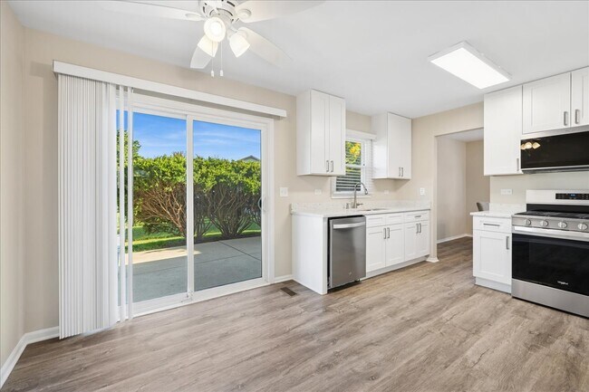 Photo - 142 Warwick Dr