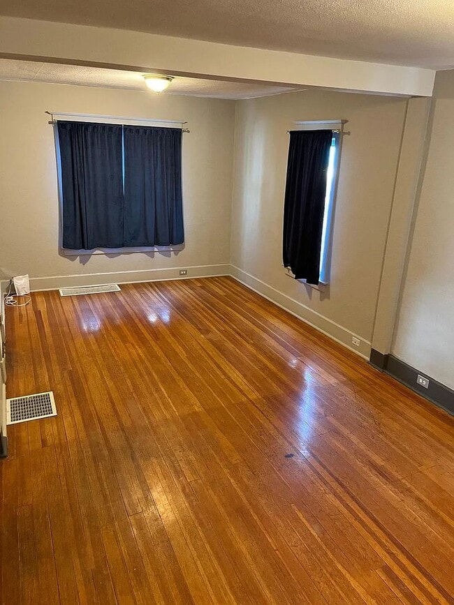 Photo - 715 E High St