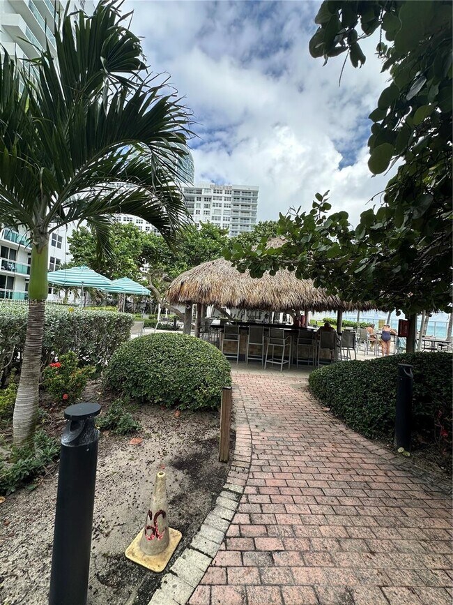 Photo - 3001 S Ocean Dr Unidad 1549