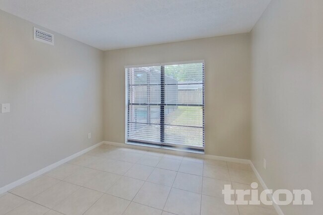 Photo - 1422 Mistyglen Ln