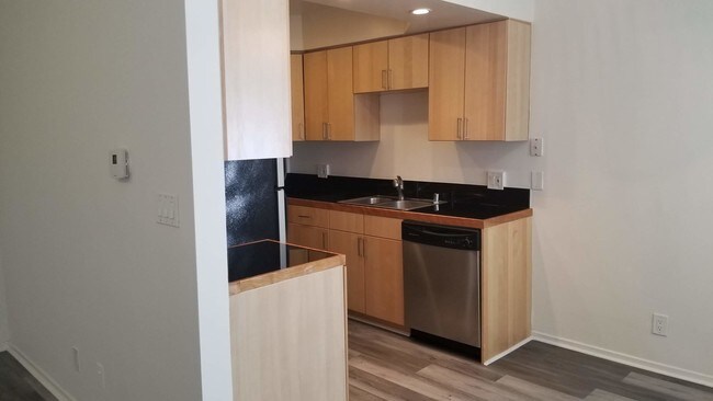 Photo - 5302 Comercio Ln Unit 5