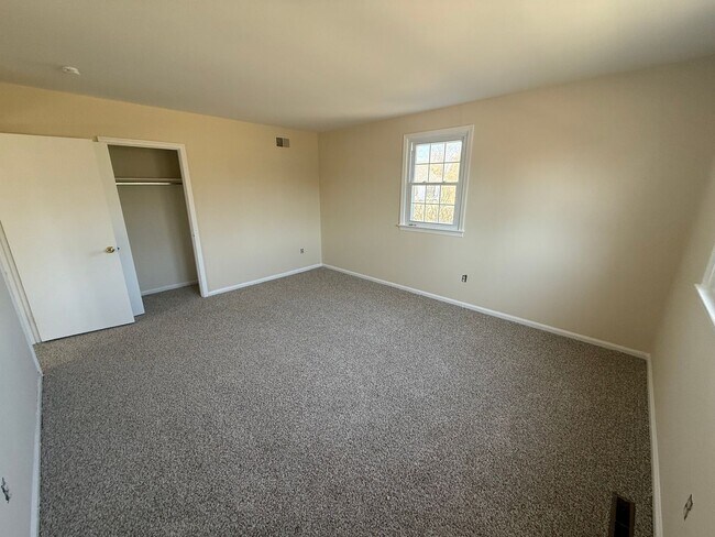 Photo - 355 W Broad St Unidad B