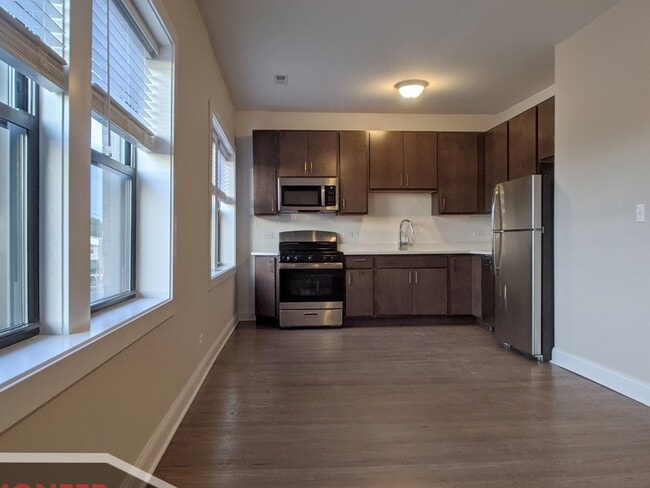 Photo - 3407 W Fullerton Ave Unidad 3D