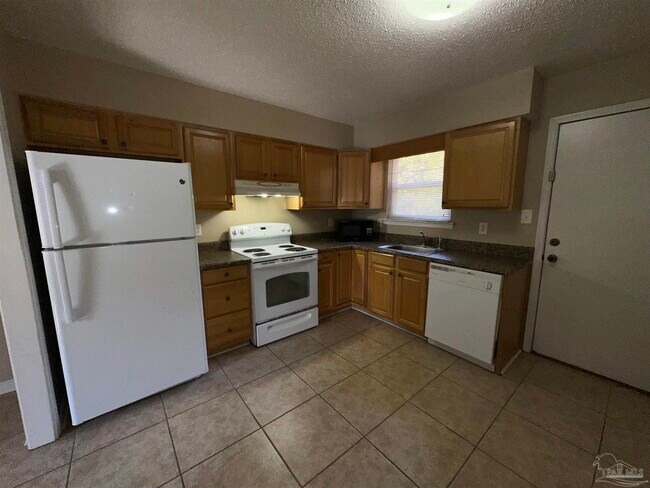 Photo - 3406 Green Briar Cir House