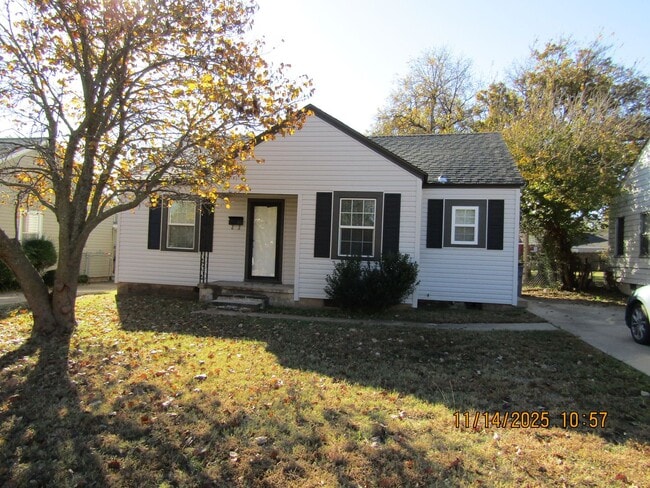 Building Photo - Fields and Dunning Home! Small Pet Negotiable with owner approval!