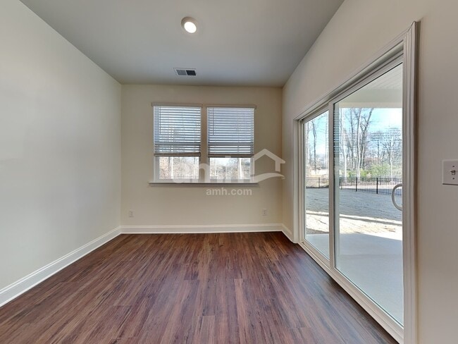 Photo - 623 Rivermist Dr