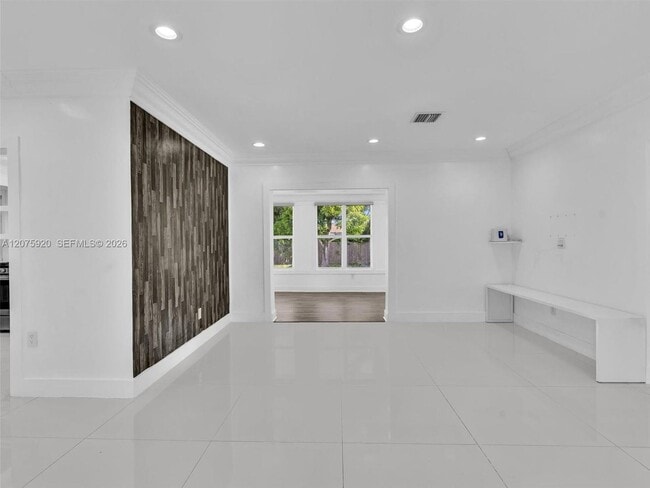 Photo - 1647 NE 146th St