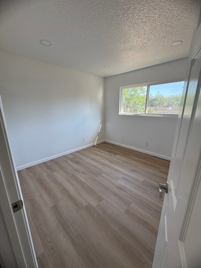 Photo - 16095 Idaho Ave