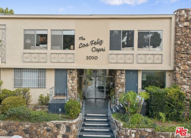 Building Photo - 2030 N Vermont Ave Unit 6