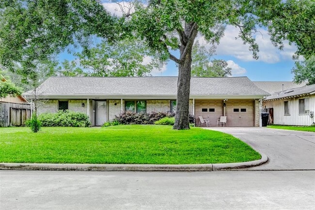 Photo - 2015 Mapleton Dr House