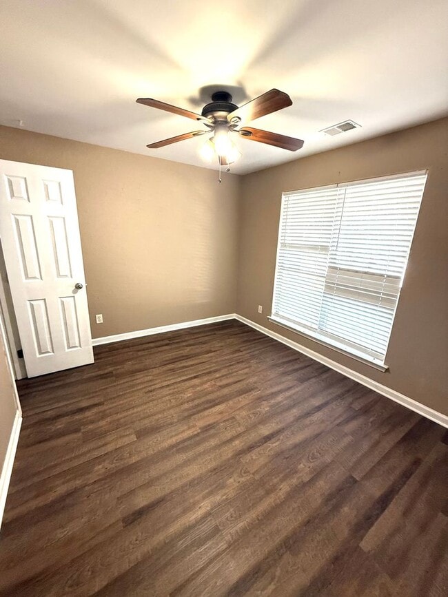 Photo - ** 4 Bed 2 Bath located in Park Lake ** Ca...