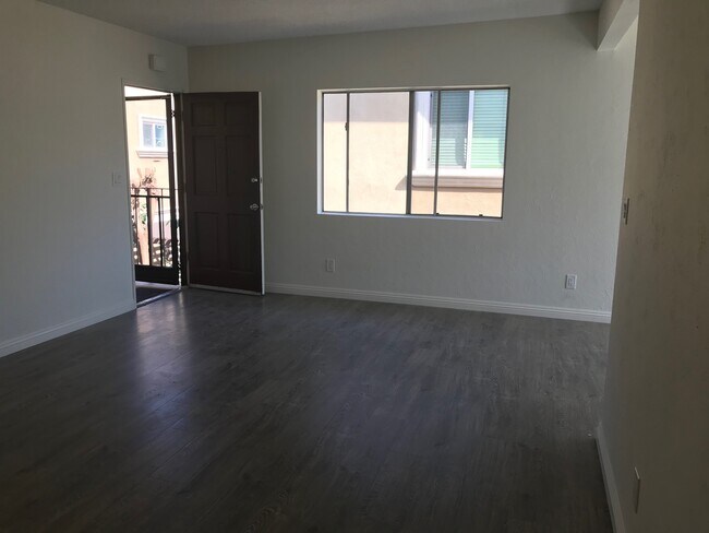Entry way - 2016 Ruhland Ave Unit # D