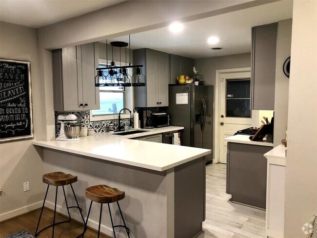 Building Photo - 7151 Neff St Rental