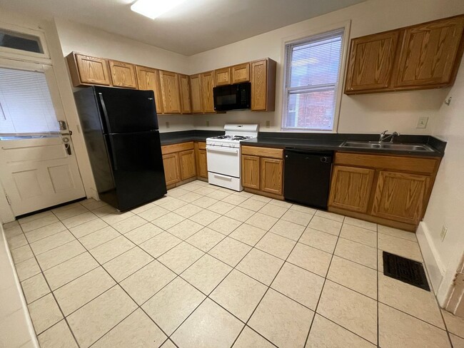 Photo - 38-40 E. 18th Ave. MG Unidad 40 E. 18th Ave.