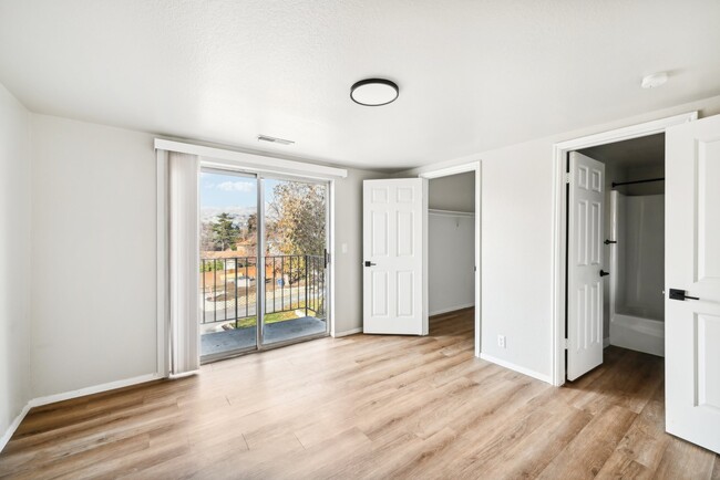 Bedroom with balacony - 350 S Elizabeth St Apartments Unit 5