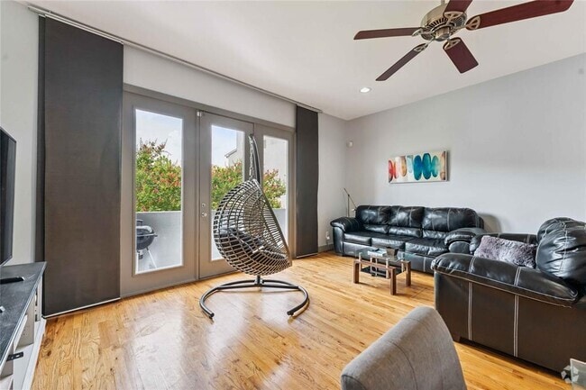 Building Photo - 2020 Tuam St Rental