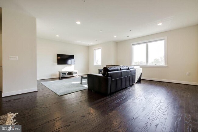 Photo - 1224 Main Line Blvd Unidad 102