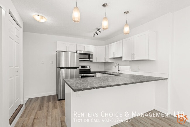 Photo - Renovated Dog + Cat Friendly Townhouse with Parking + AC