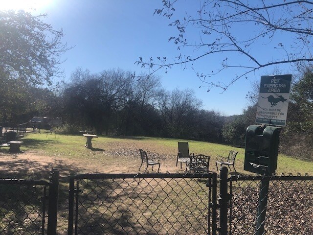 Dog parks - 2450 Wickersham Ln Unidad 107