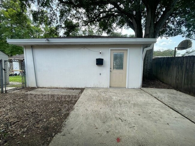 Building Photo - 9536 Bermuda Ave Unit (Apt)
