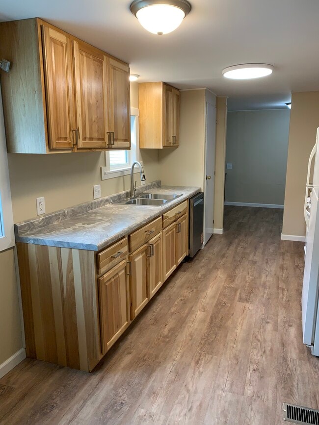 Building Photo - 510 Oak Ave Rental