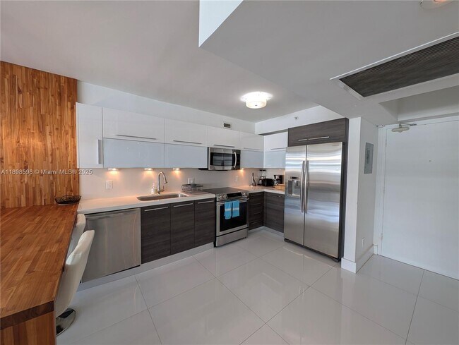 Photo - 100 Lincoln Rd Unidad 1008