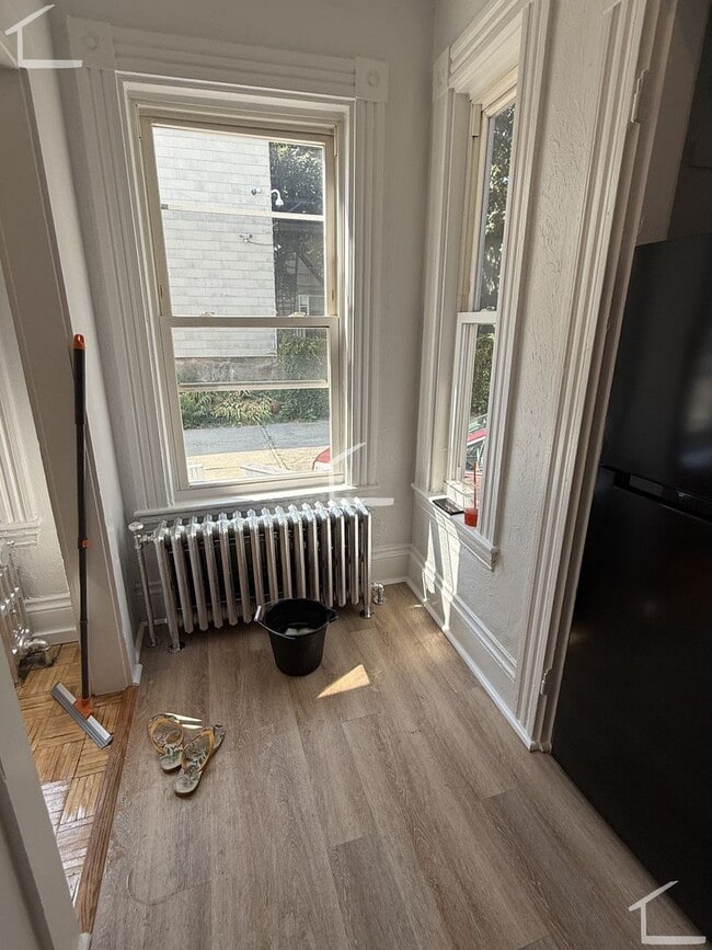 Photo - GREAT studio unit! Electricity, Garbage, Gas, Heat, Hot Water, Water included. Great location!