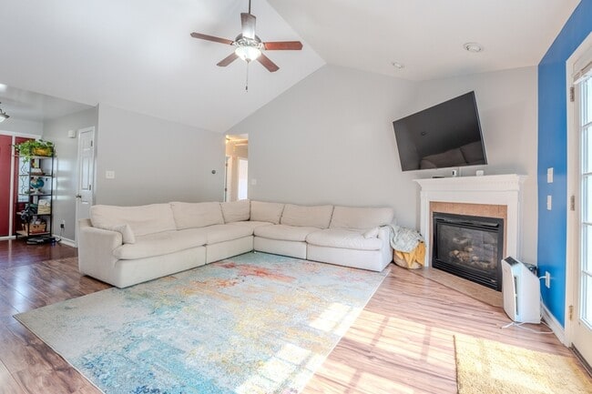 220 Dolphin Dr