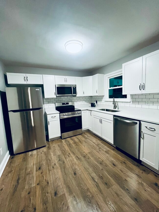 Building Photo - View Point Realty Rental
