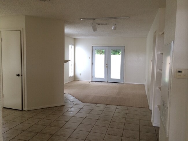 Building Photo - FEEL AT HOME AT LAKE SHORE VILLAS APARTMEN...