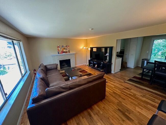 Photo - 5640 23rd Ave SW